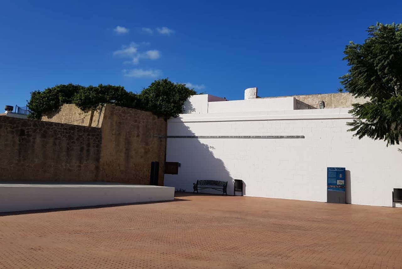 Plaza en Homenaje a las Víctimas del franquismo en Conil